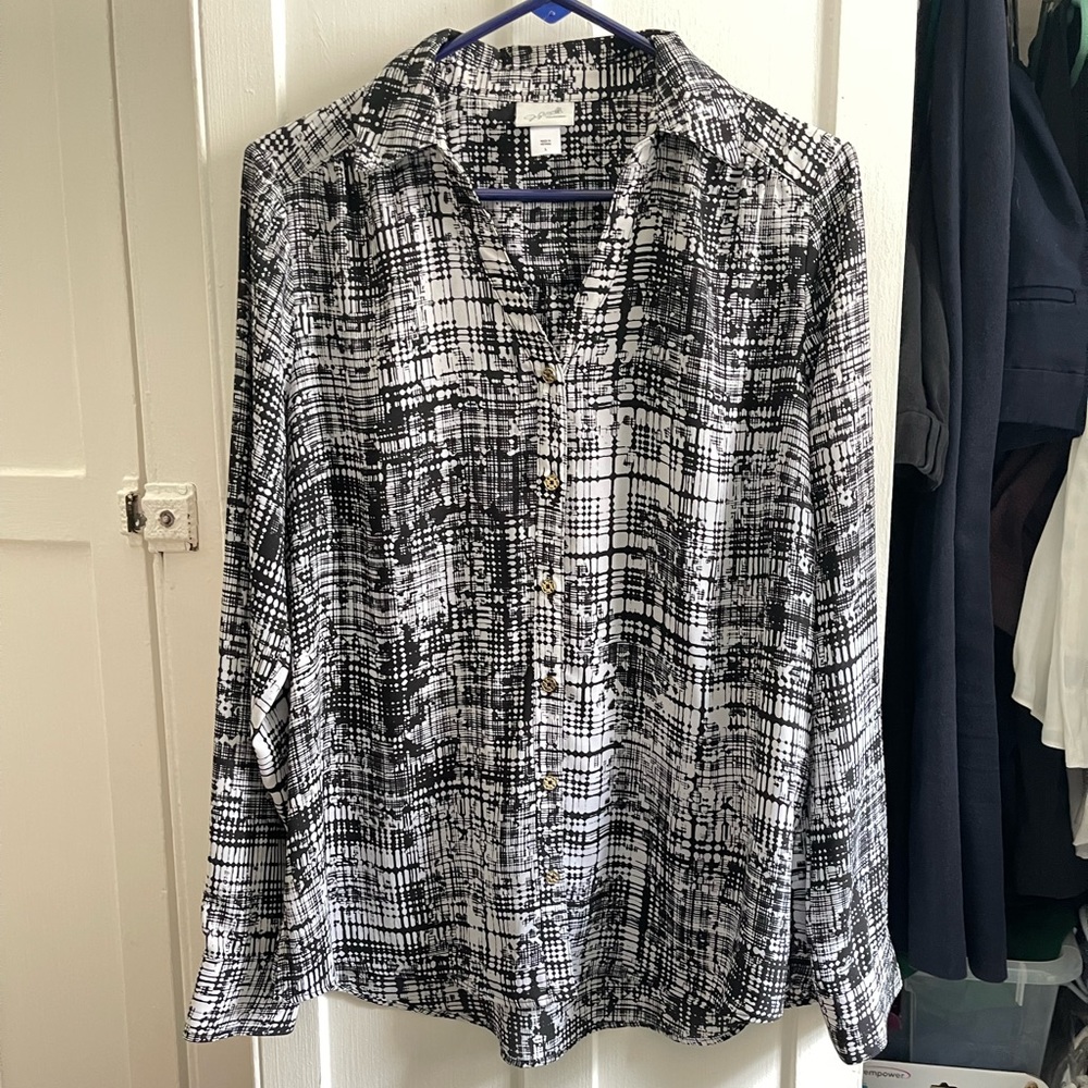 Jessica Simpson collection button down blouse,